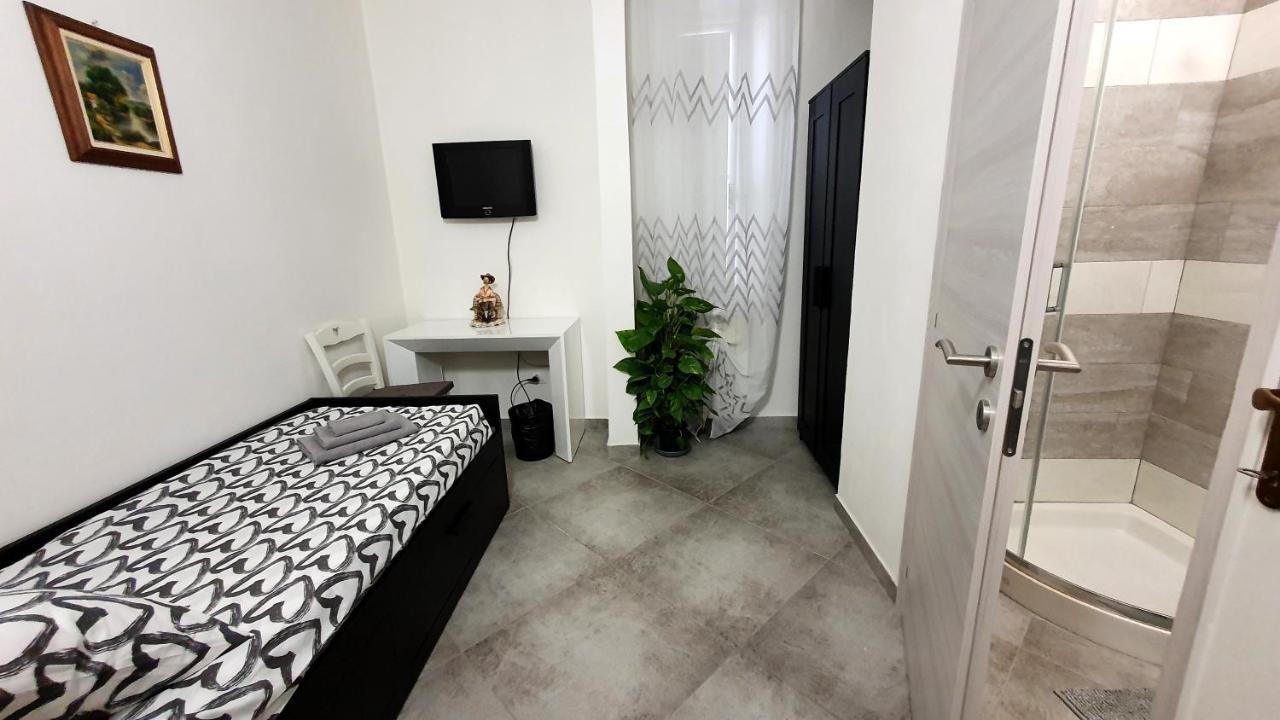 Rooms Cris Pisa Bagian luar foto