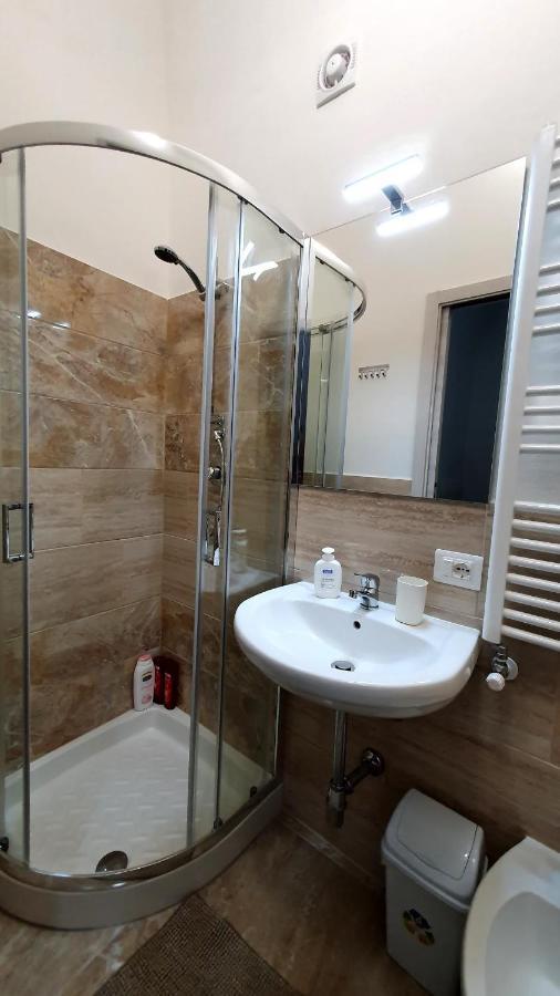 Rooms Cris Pisa Bagian luar foto