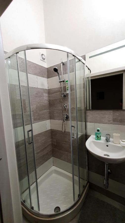 Rooms Cris Pisa Bagian luar foto