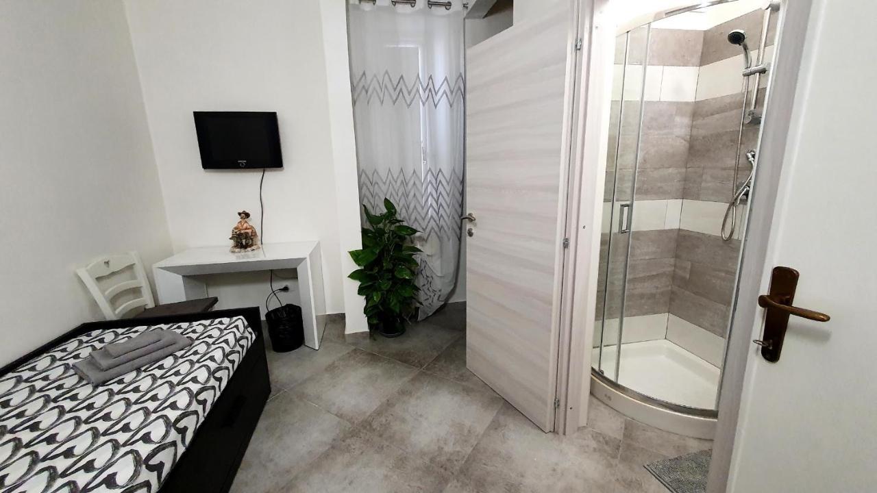 Rooms Cris Pisa Bagian luar foto